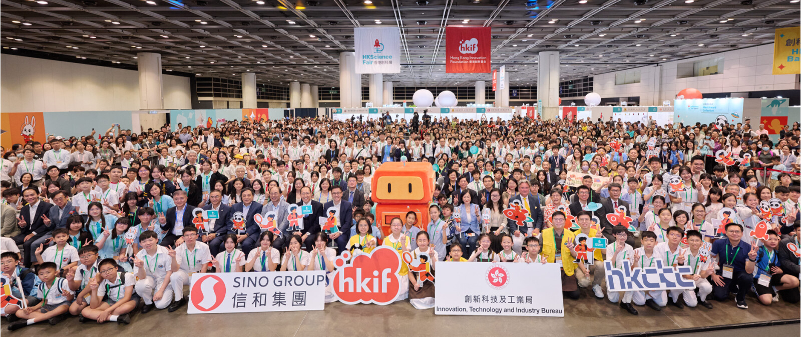 香港創科展自2021年創辦以來，已吸引超過400間本地學校、近9,000名小四至中六師生參與，累積收到逾2,200份創意發明作品，逐步發展成為本地青年創科交流的重要平台。