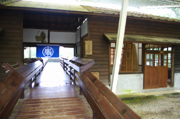 Jiaoban Mountain Camphor Storage House(by Eva P.)