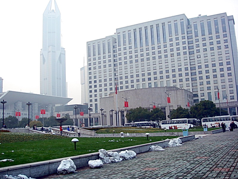 廣場看市政府 攝影：余燕鳳