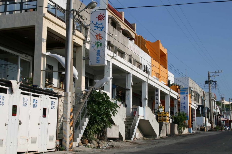 遊艇港岸上的街景 攝影：老山羊部落格