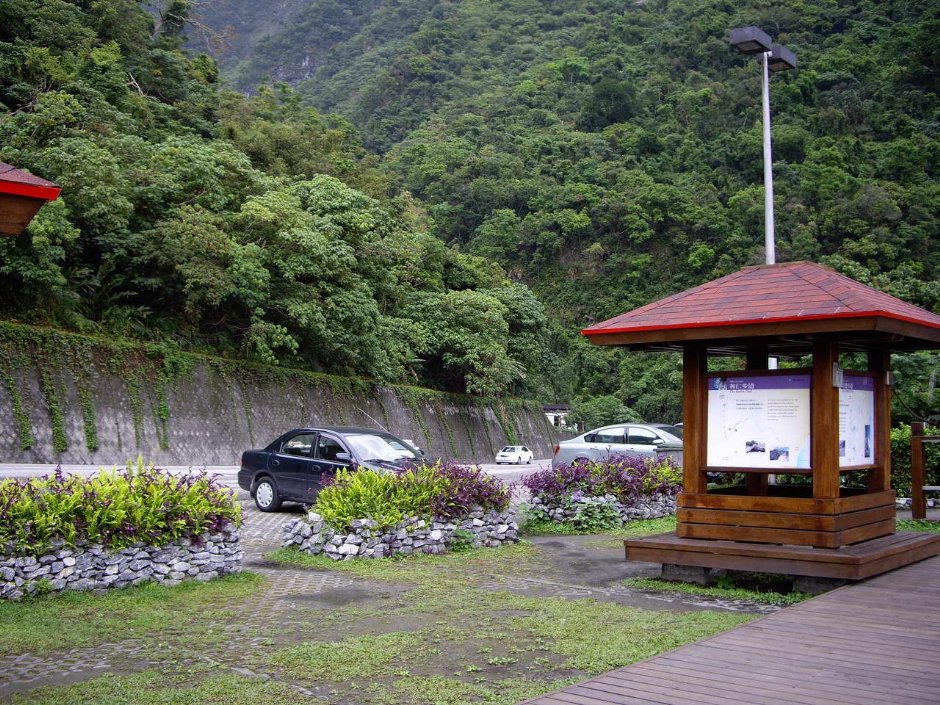 涼亭與停車場 攝影：老山羊部落格