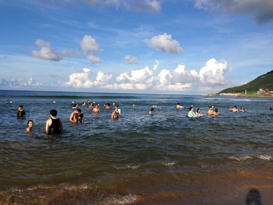 天氣晴朗的夏日海邊 攝影：陳皮梅