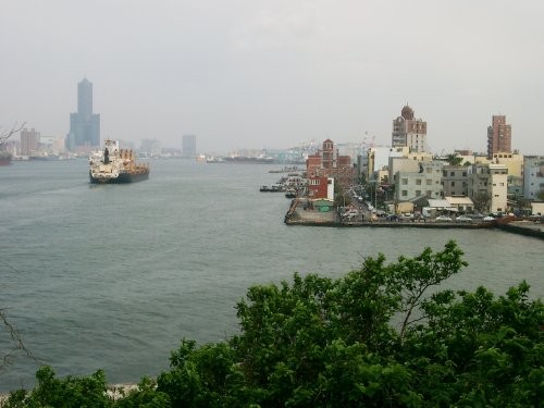 從旗後燈塔眺望西子灣 攝影：eva隨手拍