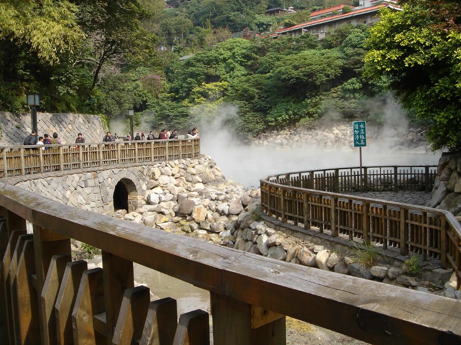 地熱谷裊裊熱煙 攝影：余燕鳳