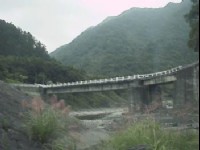 橋與遠山<br/> 攝影：郭香妙