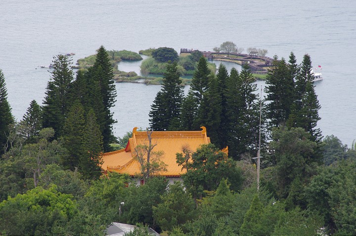 遠眺玄光寺與拉魯島 攝影：Eva隨手拍