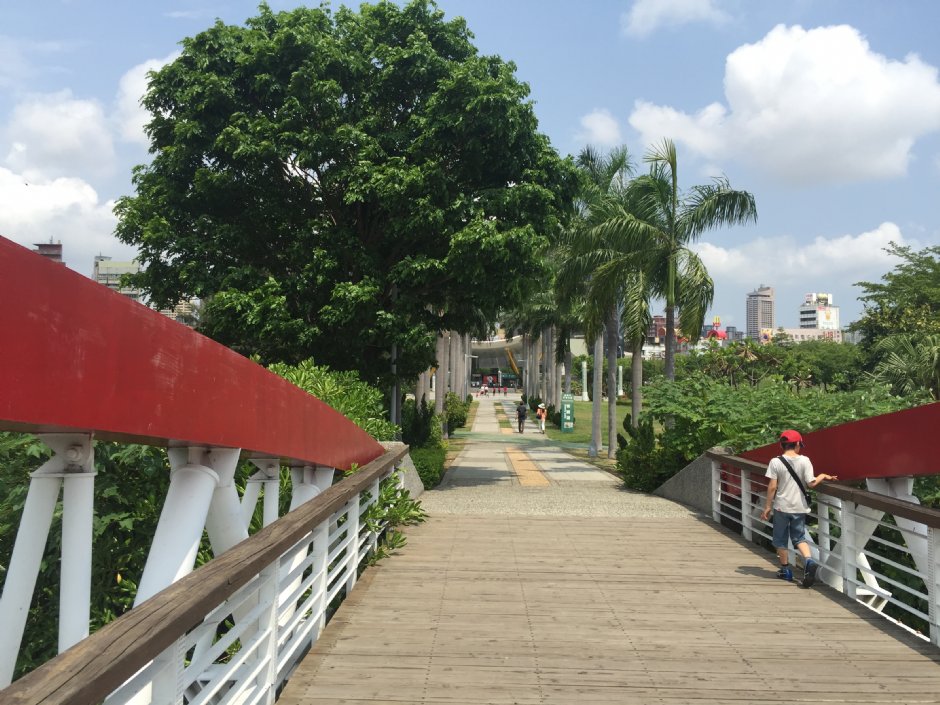 高雄文學館往中央公園站 攝影：旅遊王攝影組