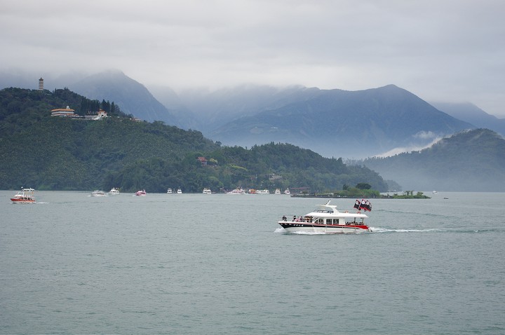 涵碧步道眺望日月潭美景 攝影：Eva隨手拍
