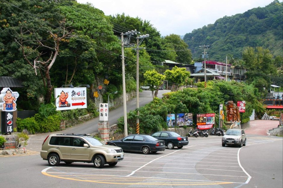 溪谷溫泉餐廳林立 攝影：老山羊部落格