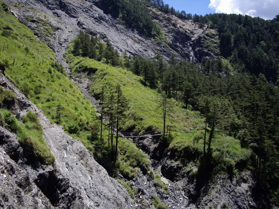 陡峭山坡 攝影：老山羊部落格