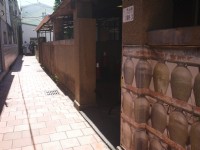 鄰近文物館的甕牆<br/> 攝影：旅遊王攝影組