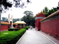 宏偉圍牆<br/> 攝影：方盛文