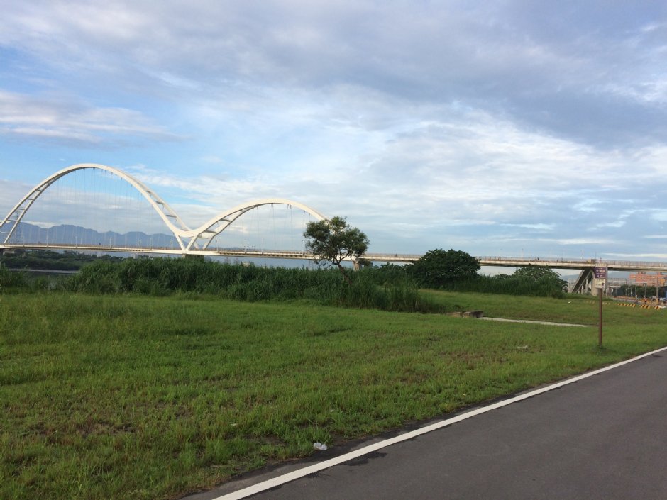 大漢溪左岸自行車道 攝影：Eva隨手拍