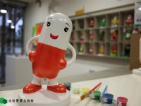 DIY撲滿塗鴉<br/> 攝影：永信醫藥文物館