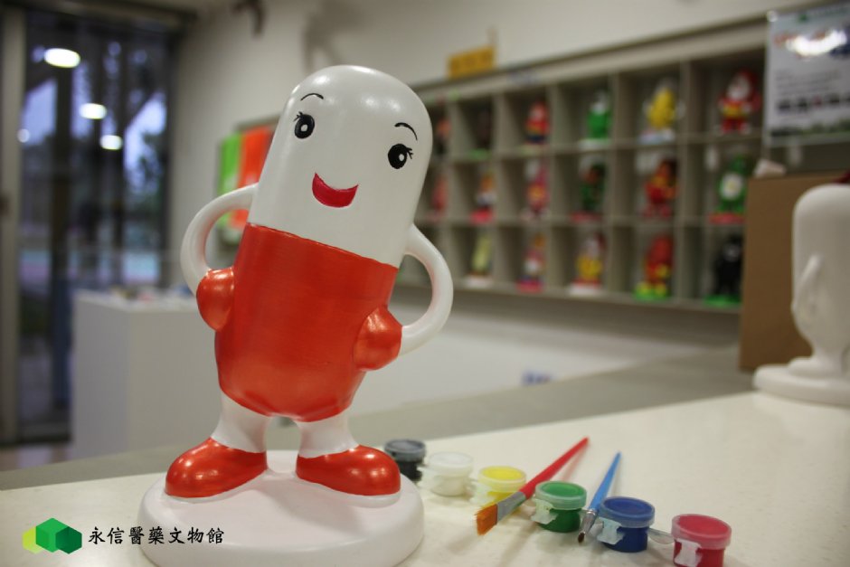 DIY撲滿塗鴉 攝影：永信醫藥文物館