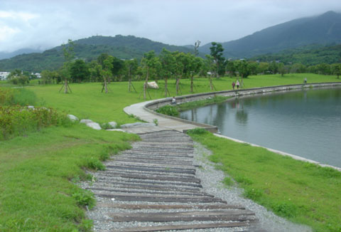 池岸步道01 攝影：劉雅妍