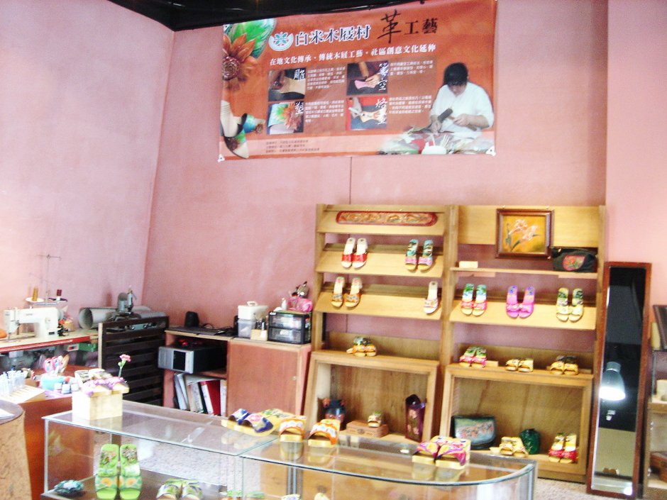 2樓木屐展示區 攝影：余燕鳳