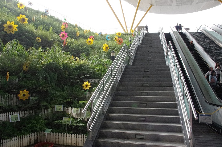 捷運中央公園站 攝影：Eva隨手拍