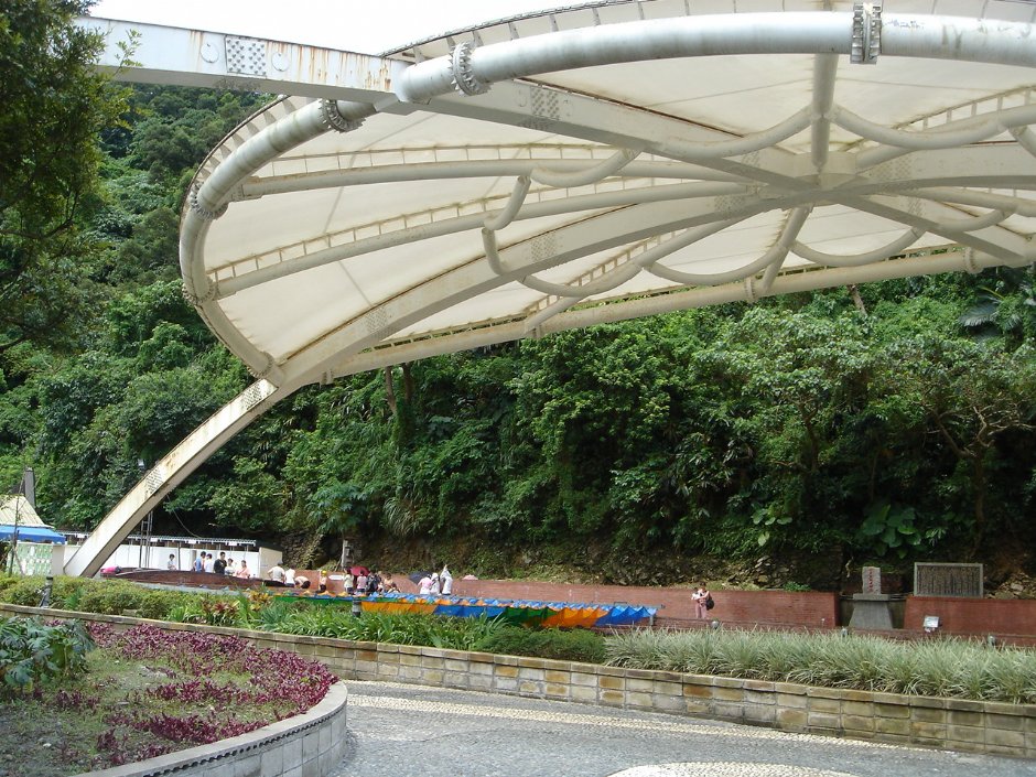 新式遮陽屋頂 攝影：余燕鳳