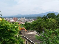 站在公園可一覽苗栗市景<br/> 攝影：Eva隨手拍