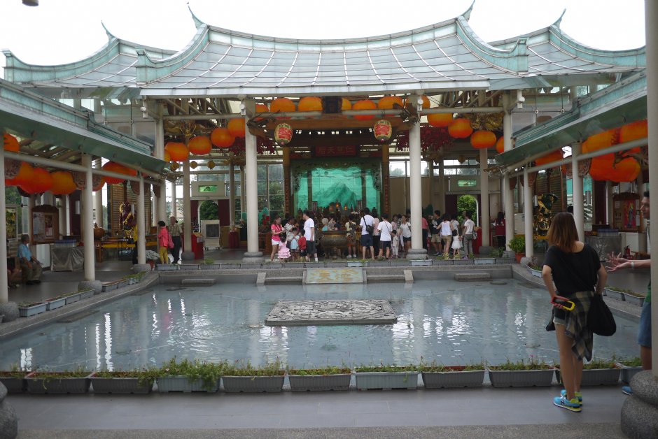 玻璃媽祖廟天池 攝影：旅遊王攝影組