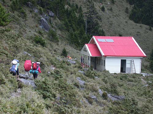 嘉明湖避難小屋 攝影：阿英的登山小站