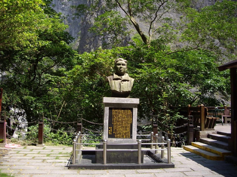 段靳珩銅像 攝影：老山羊資訊網