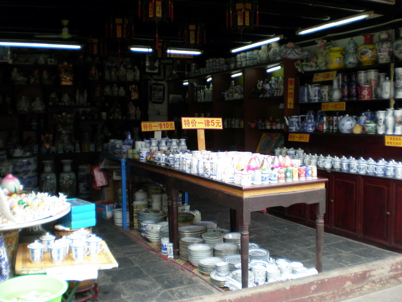 瓷器店 攝影：顧穎