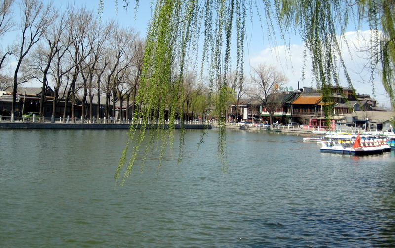 中國傳統建築和湖面的輝映顯得更加迷人 攝影：林錦萍