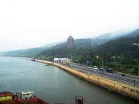 錢塘江-浩瀚湖面與旁邊景觀<br/> 攝影：方盛文