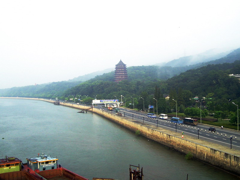 錢塘江-浩瀚湖面與旁邊景觀 攝影：方盛文
