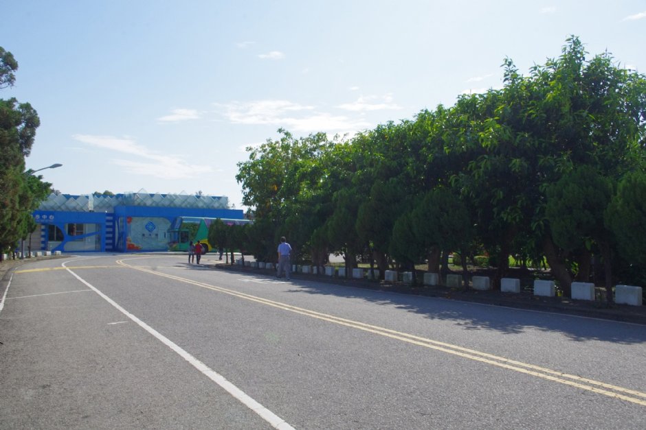 臺鹽通霄觀光園區入口道路 攝影：Eva隨手拍
