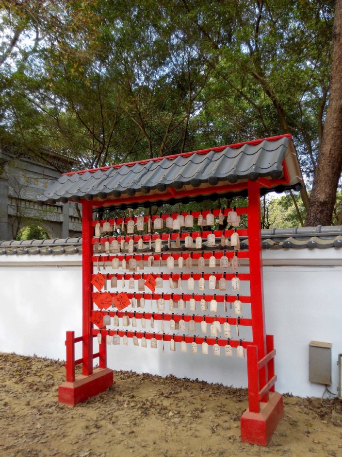 史蹟資料館外祈福小卡 攝影：Anca
