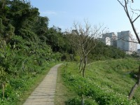 樂活公園旁內溝溪與休憩步道<br/> 攝影：Eva隨手拍