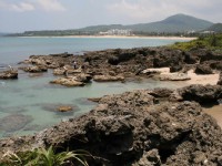 沙灘、礁石、海水<br/> 攝影：老山羊部落格