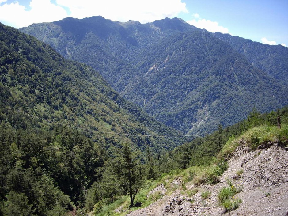 尖銳雄偉山頂 攝影：老山羊部落格