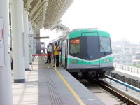 捷運進站<br/> 攝影：孫菽蔓