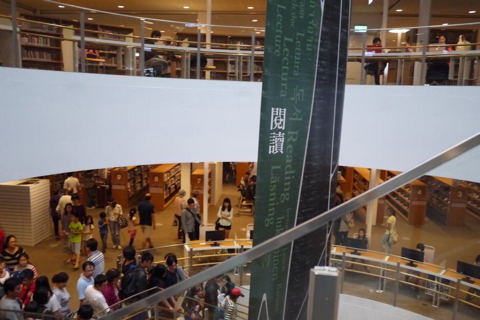 高雄市立圖書館總館連天井 攝影：旅遊王攝影組