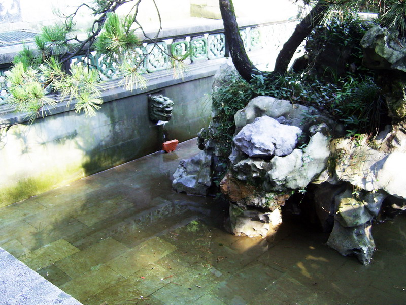 泉水流淌 攝影：方盛文