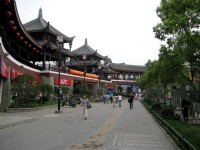 旁邊街景<br/> 攝影：李俊