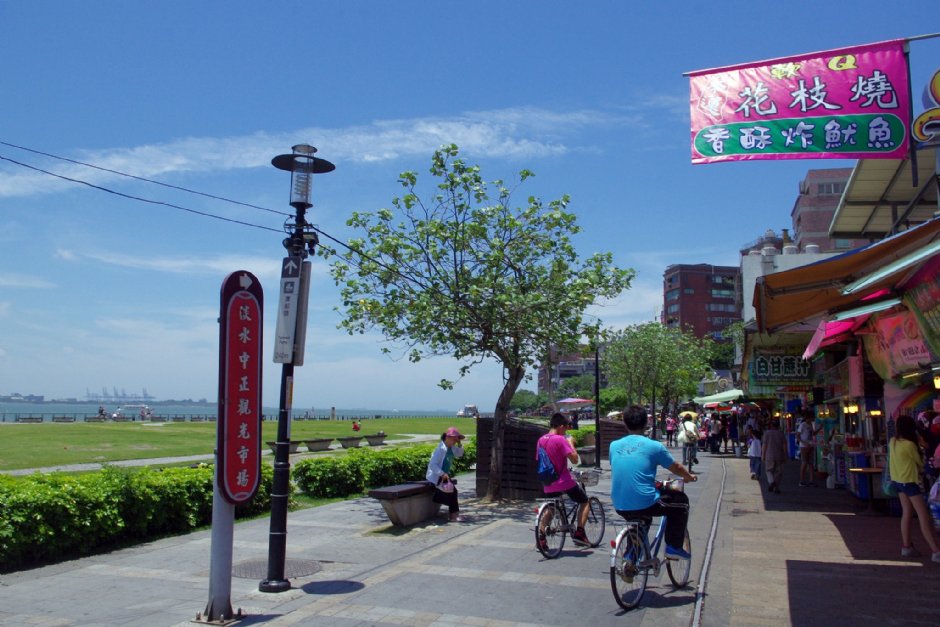 中正路另一端之環河道路商店林立 攝影：Eva隨手拍