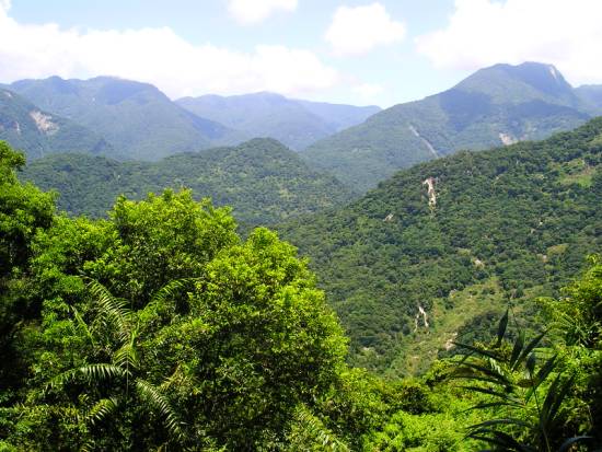 層層相疊的山峰 攝影：老山羊資訊網