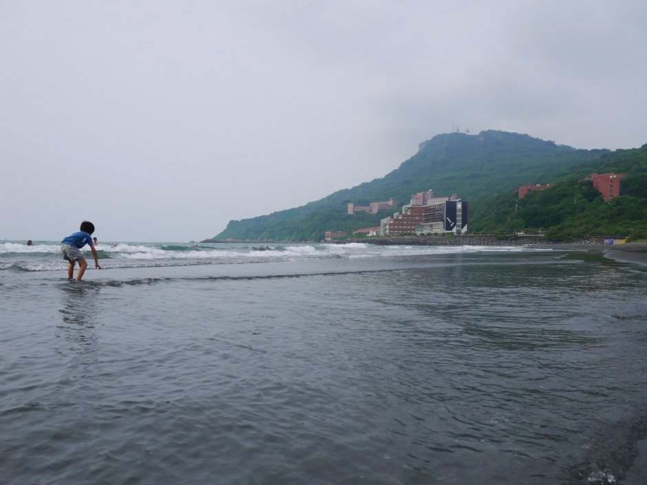 西子灣海水浴場 攝影：三井