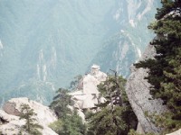 矗立崖邊的下棋亭<br/> 攝影：林明德