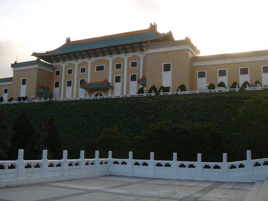 左側建築 攝影：余燕鳳