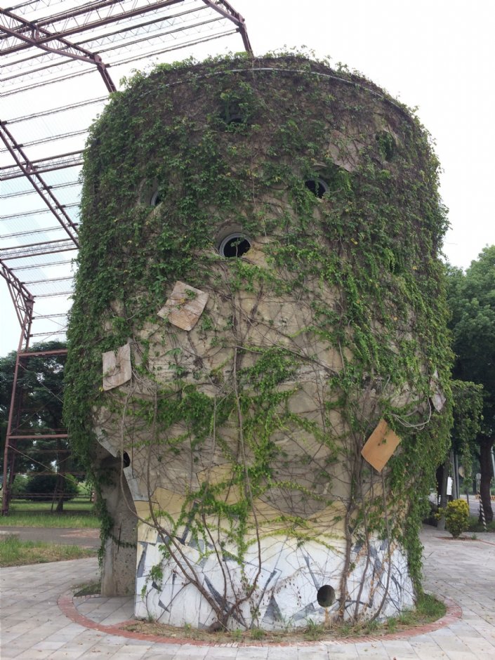 保存完整的大型紙漿槽 攝影：Eva隨手拍