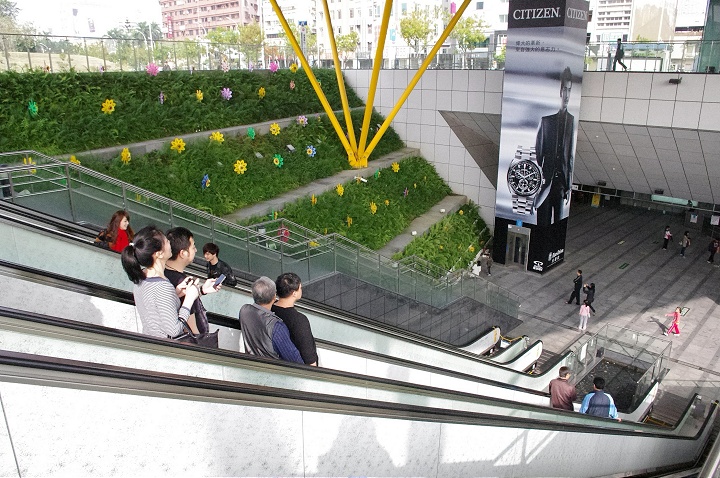 捷運中央公園站 攝影：Eva隨手拍