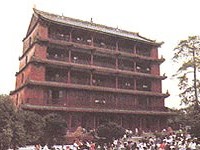 鎮海樓<br/> 攝影：四川旅遊信息網