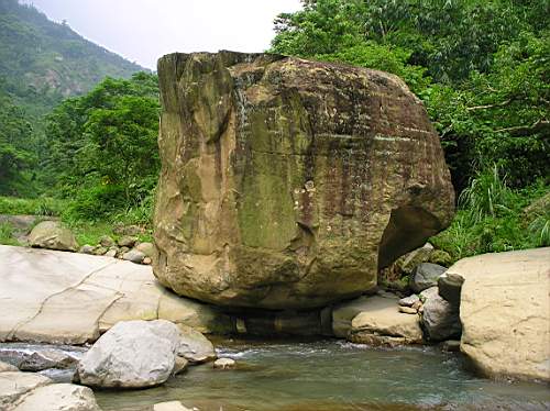 巨石 攝影：老山羊