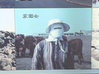 蒙面女<br/> 攝影：簡時強